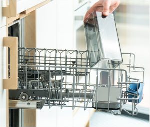 Atjungiama pieno sistema su išorine pieno talpa, kurią galima plauti indaplovėje