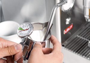 Kaip suplakti pieno putą namuose kaip baristai?