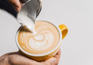 Latte art Tulpė